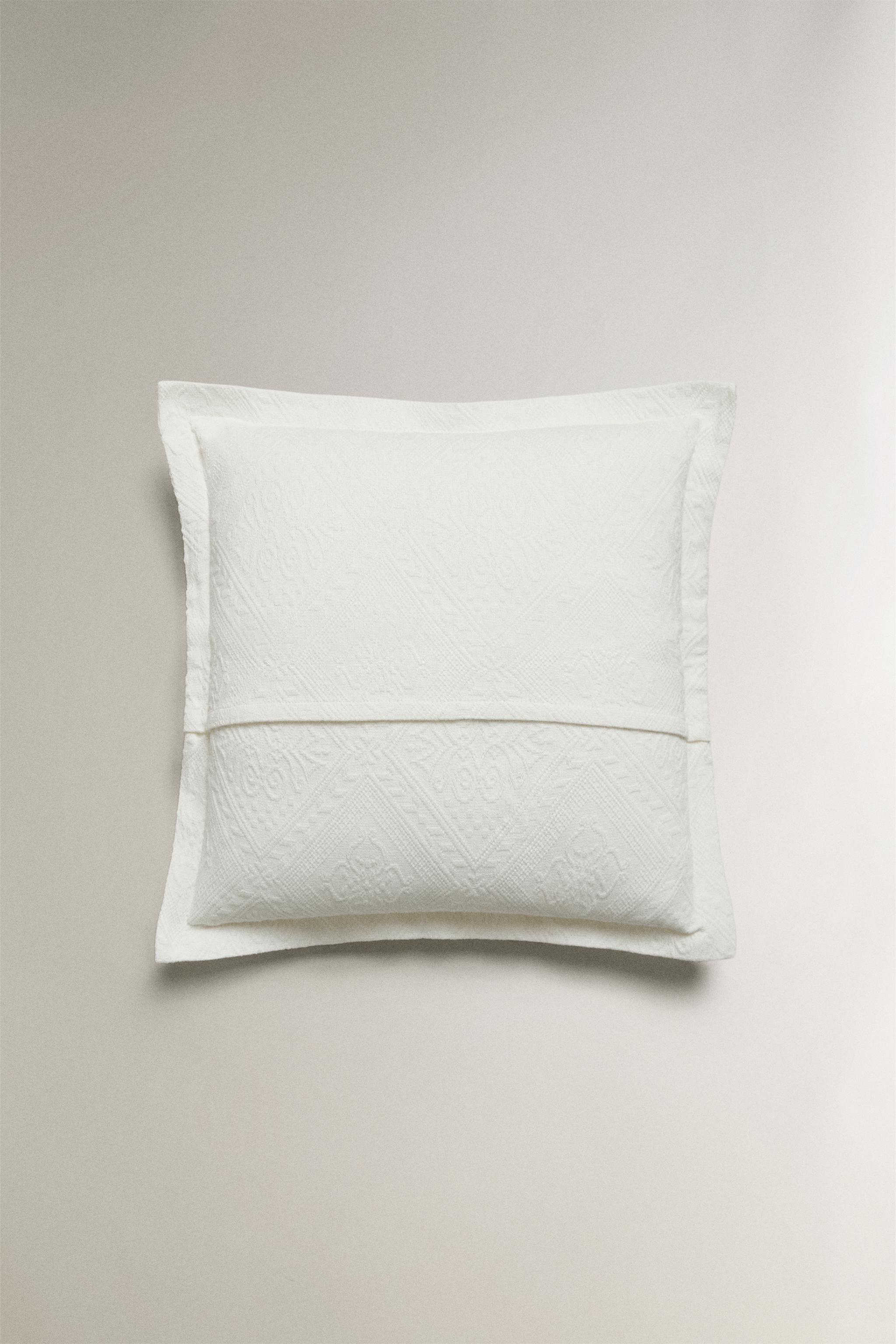 COTTON THROW PILLOW COVER WITH A GEOMETRIC DESIGN